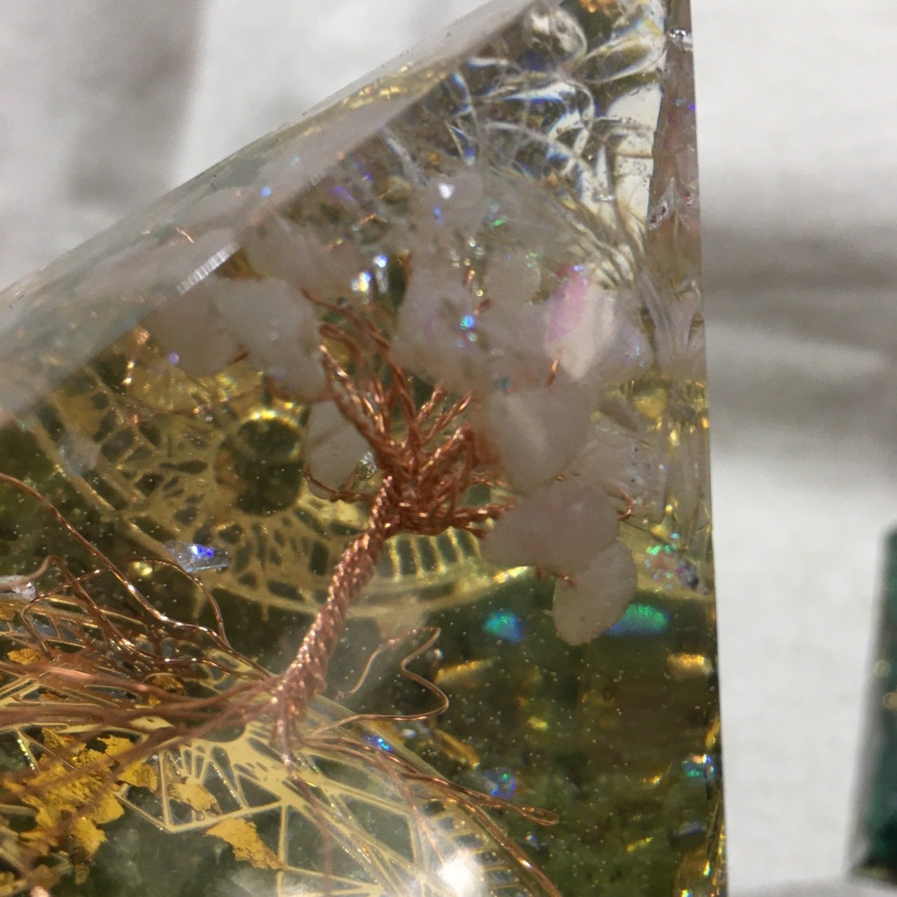 Natural Crystal Crushed Stones Fortune Tree Augan Energy Pyramid Outlet Orders Hot Sale - Image 3