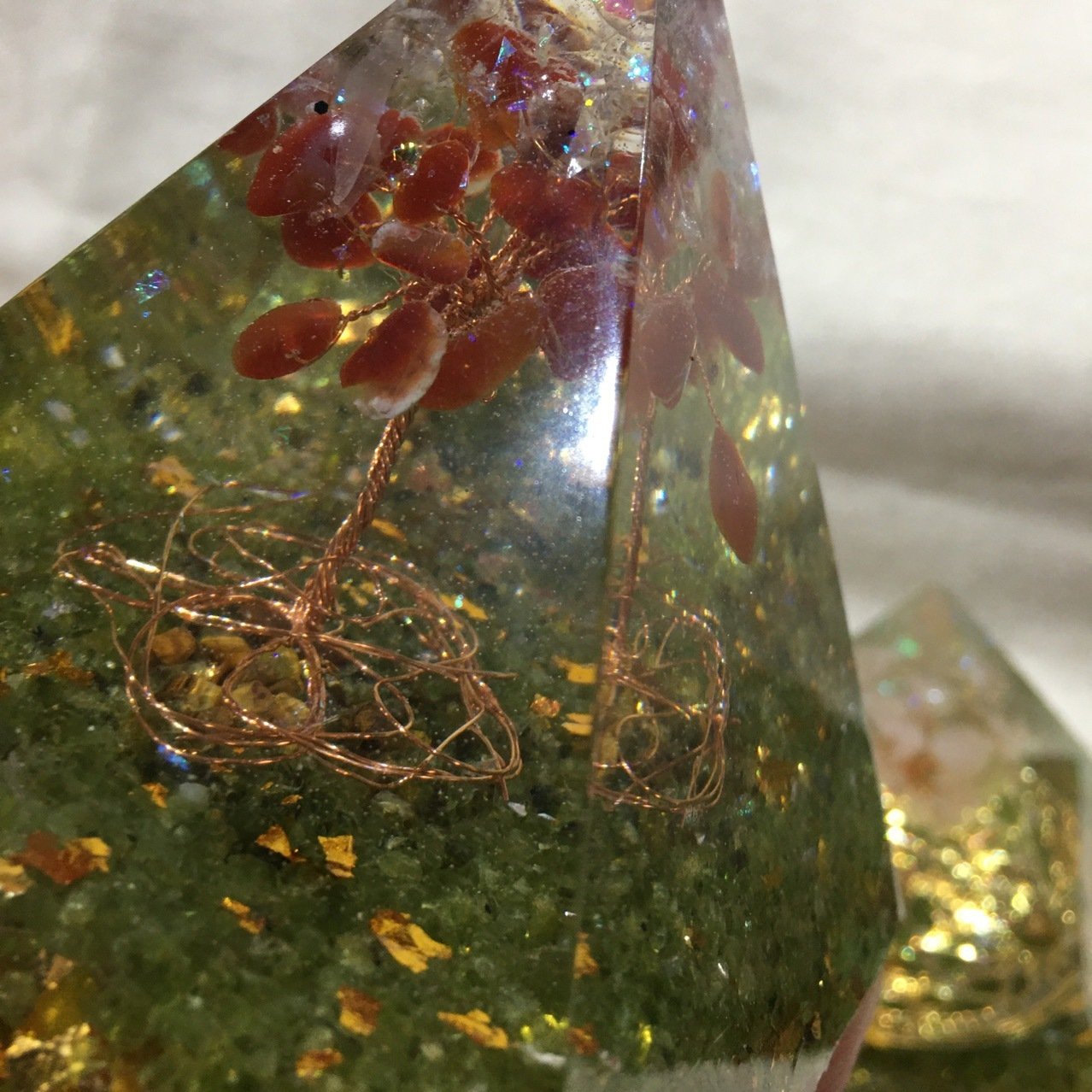 Natural Crystal Crushed Stones Fortune Tree Augan Energy Pyramid Outlet Orders Hot Sale - Image 2